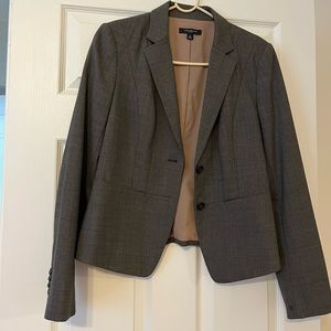 Beautiful brown blazer size 6 Ann Taylor. Nice fit. Good condition.